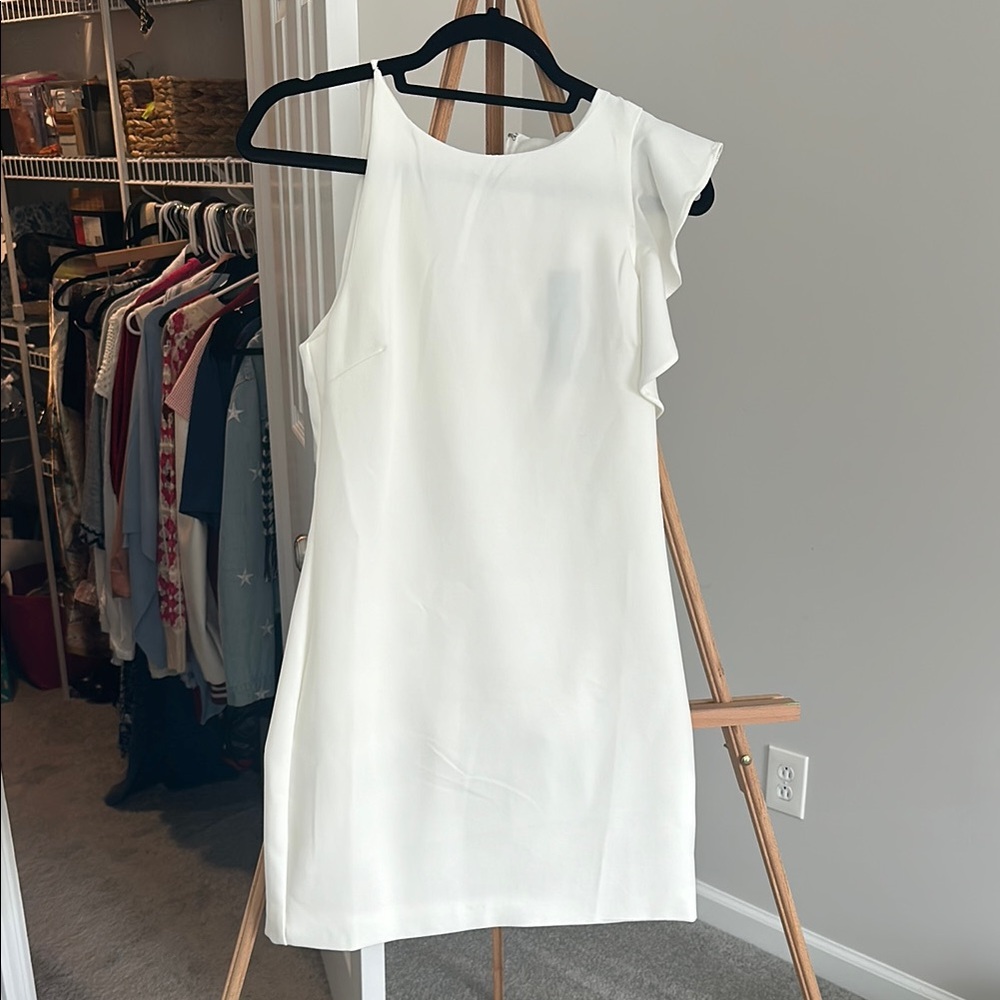 Elegant White Sleeveless Dress